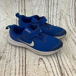 Nike star runner boys blue tennis shoes size 2Y